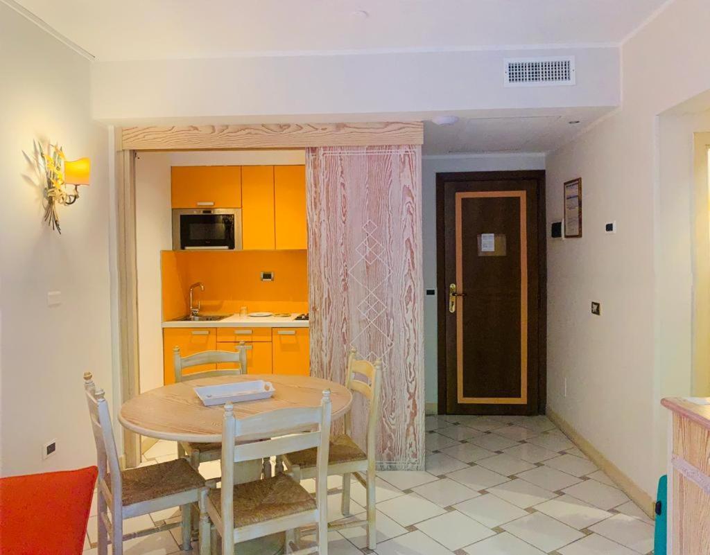 Appartamento 4 Posti Letto N 238 Presso Residence Golf Hotel ปุนตาอาลา ภายนอก รูปภาพ